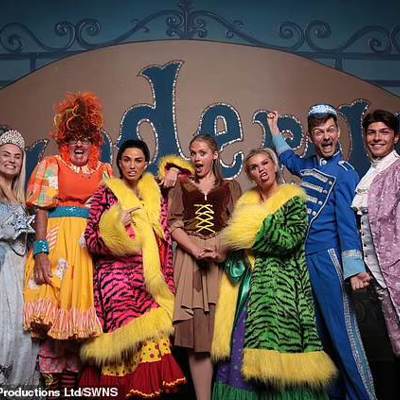 LIPA grads get creative for Christmas